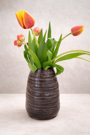 Keramik Vase handgetöpfert – dunkelbraun mit Struktur – zeitloses Unikat